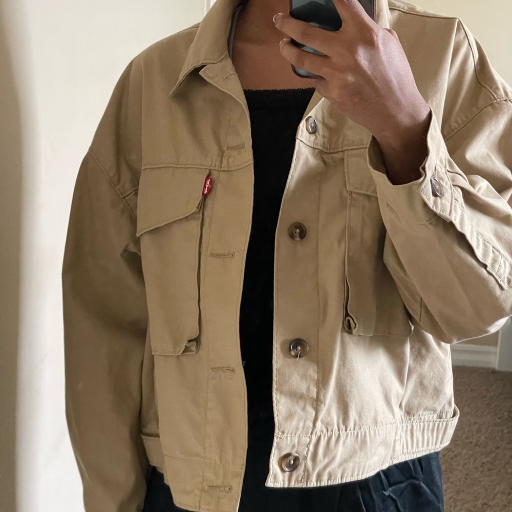 LEVI’S loose utility trucker jacket
Medium